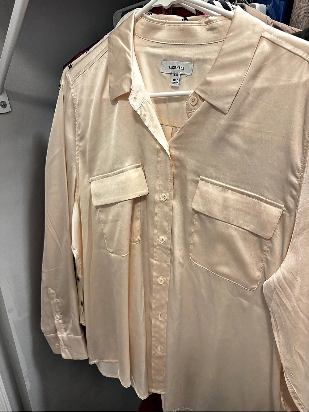 Equipment Silk-Feel Button Down in Cream Large Like New